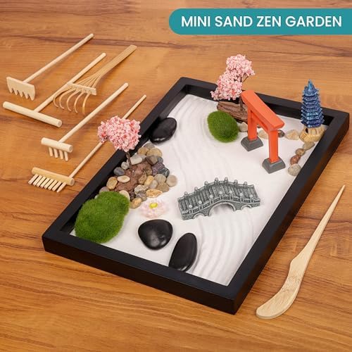 BELLE VOUS Kit Jardin Zen Miniature Japonais - 20 x 28 cm - Coffret Cadeau Jardin Japonais avec Sable, 6 Outils & 11 Éléments - Décoration de la Maison ou du Bureau - Accessoires pour la Méditation - Image 5