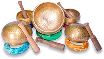 Lot de 5 bols chantants tibétains authentiques à 7 métaux pour yoga, guérison des chakras, relaxation profonde, soulagement du stress et pleine conscience, Fabriqué à la main au Népal, avec coussins