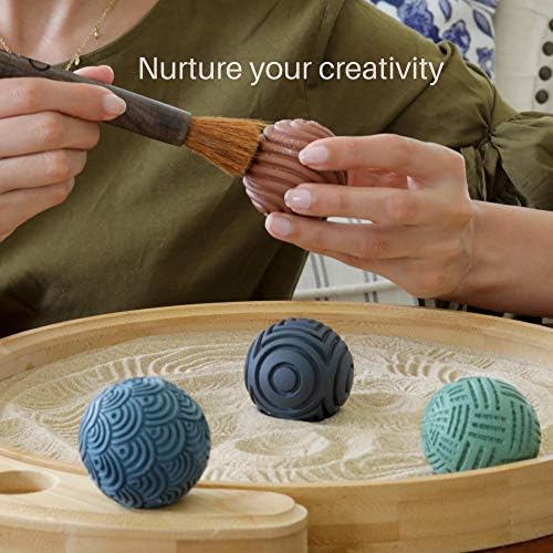 ENSO - Kit de Jardin Zen Japonais pour Bureau - Coffret d'outils et Accessoires de Jardin pour Bureau - Grand Plateau Rond en Bambou de 30,5 cm, 4 sphères de Tampon, Sable Naturel, râteau - Mini - Image 9
